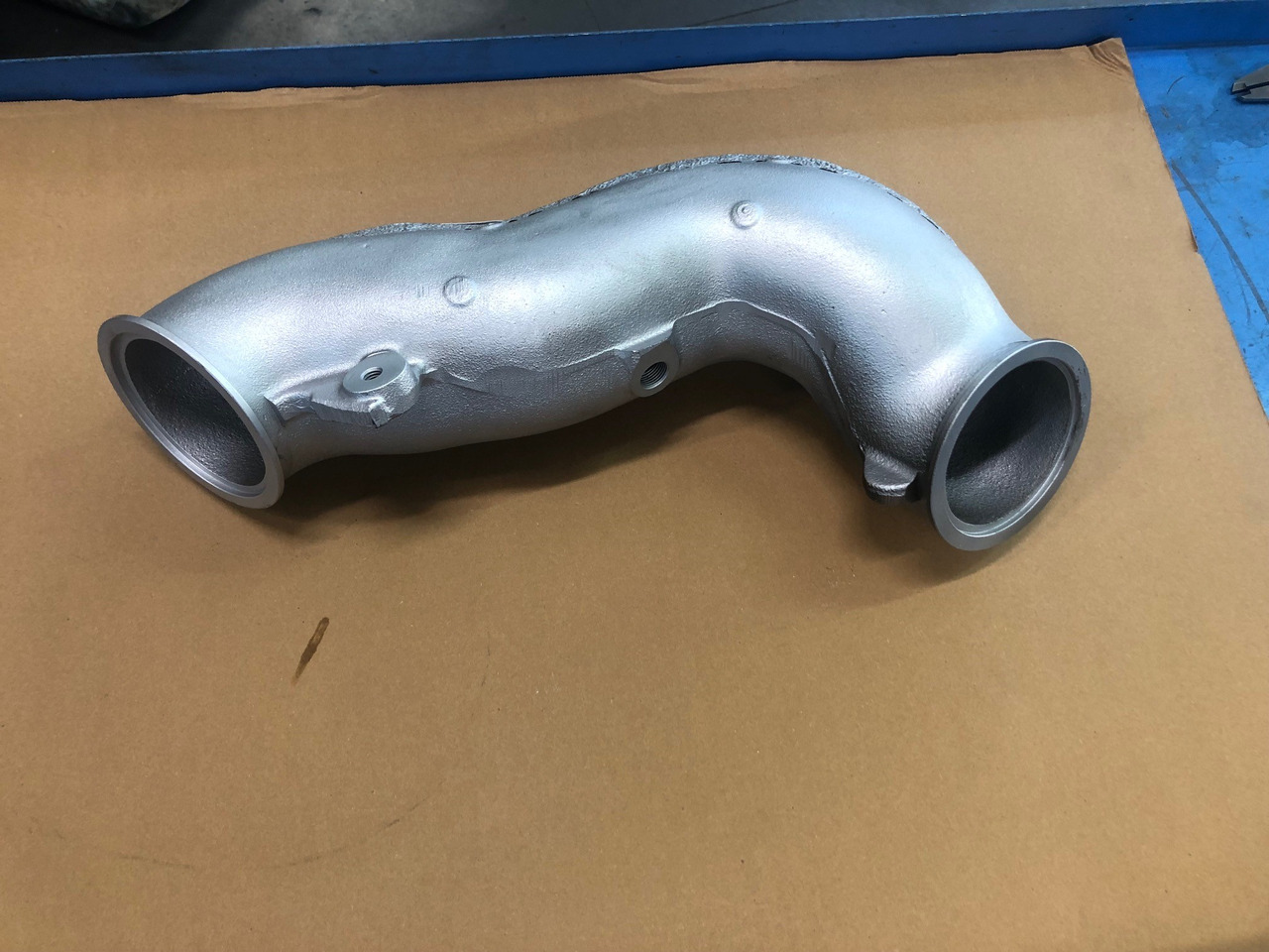 GOMITO SCARICO MAN 51152015301 - Tubo de escape para Camión: foto 4 GOMITO SCARICO MAN 51152015301 - Tubo de escape para Camión: foto 4