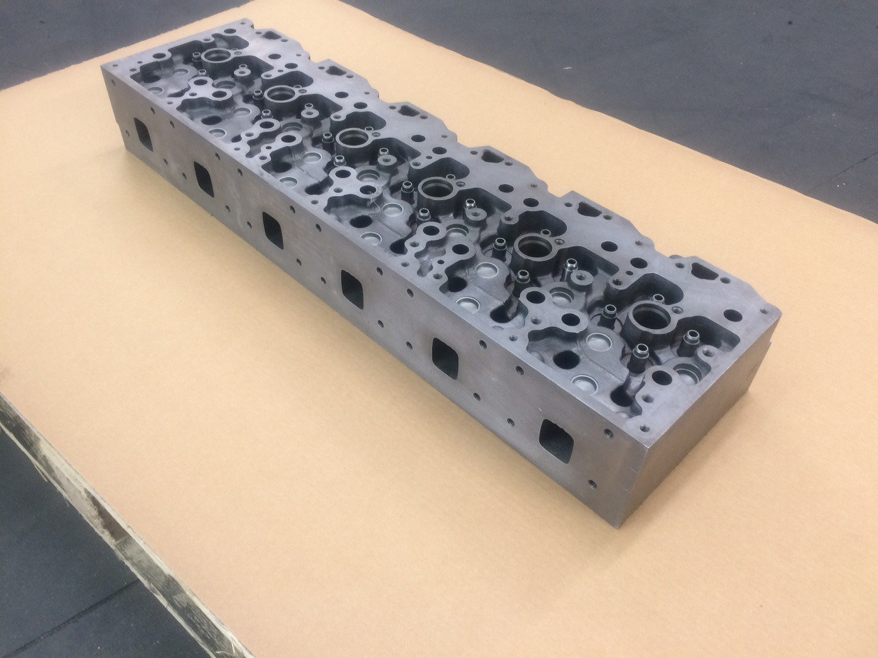 TESTATA CILINDRO - MAN 51031006095 - MOTORE MAN D0836 Common Rail - Cabezal de bloque: foto 4 TESTATA CILINDRO - MAN 51031006095 - MOTORE MAN D0836 Common Rail - Cabezal de bloque: foto 4