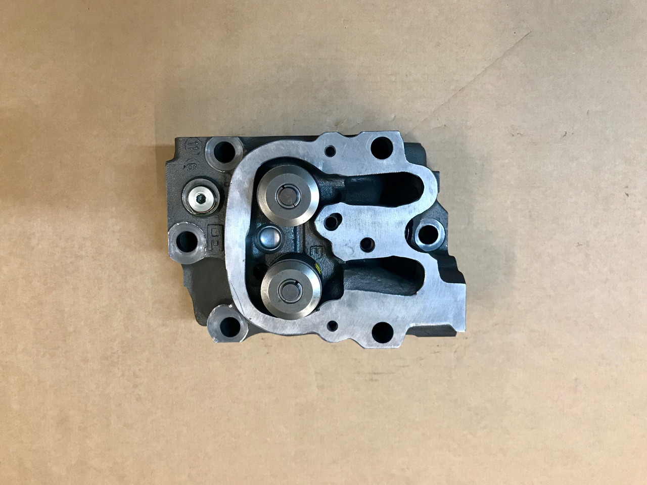 TESTATA MAN D28 - 2 VALVOLE PER CILINDRO - RIF. MAN 51031016773 / 51031016774 - Cabezal de bloque: foto 1 TESTATA MAN D28 - 2 VALVOLE PER CILINDRO - RIF. MAN 51031016773 / 51031016774 - Cabezal de bloque: foto 1