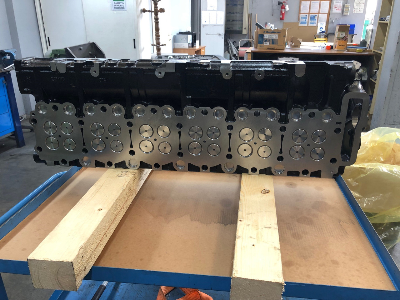 TESTATA MOTORE MAN D2676 EURO6C - Cabezal de bloque: foto 4 TESTATA MOTORE MAN D2676 EURO6C - Cabezal de bloque: foto 4