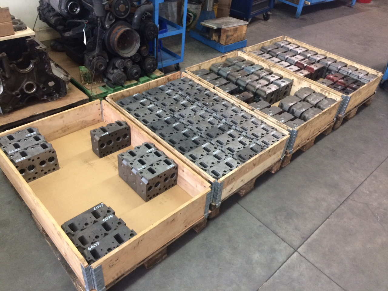 TESTATA MOTORE MAN D2865 / D2866 2V / D2876 2V / D2848 2V / D2840 2V / D2842 2V - Cabezal de bloque: foto 2 TESTATA MOTORE MAN D2865 / D2866 2V / D2876 2V / D2848 2V / D2840 2V / D2842 2V - Cabezal de bloque: foto 2