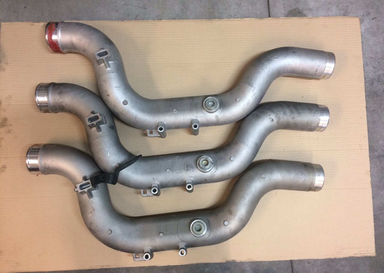 TUBO MANDATA ARIA DI CARICA MAN 51094115165 - Tubo de admisión de aire para Camión: foto 1 TUBO MANDATA ARIA DI CARICA MAN 51094115165 - Tubo de admisión de aire para Camión: foto 1