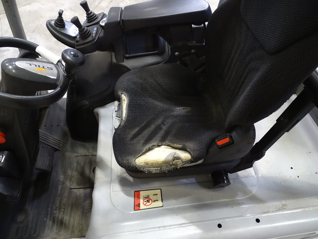 STILL RX60-30 - Carretilla elevadora eléctrica: foto 3 STILL RX60-30 - Carretilla elevadora eléctrica: foto 3