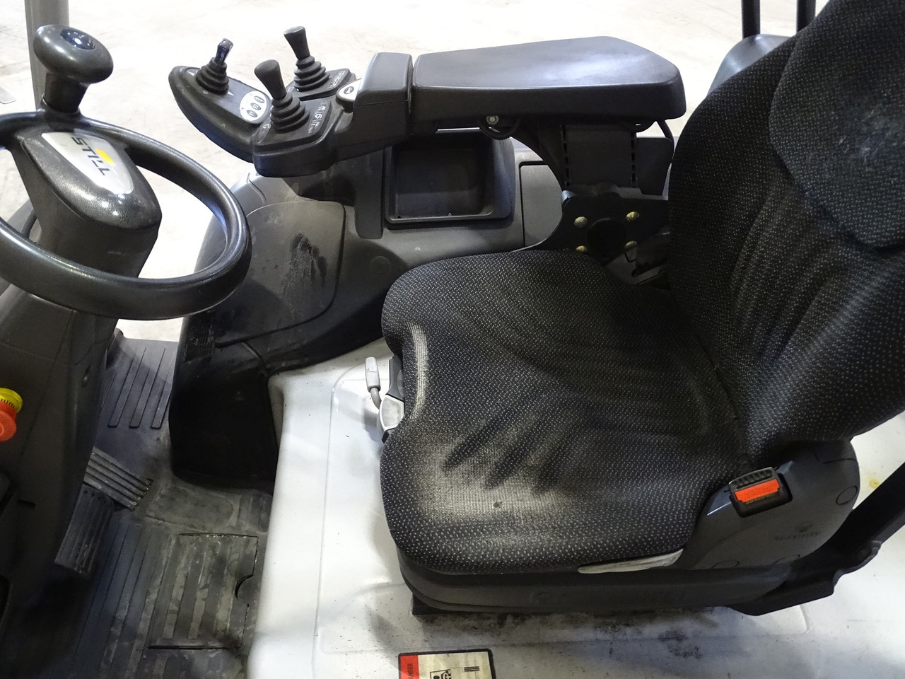 STILL RX60-30 - Carretilla elevadora eléctrica: foto 3 STILL RX60-30 - Carretilla elevadora eléctrica: foto 3