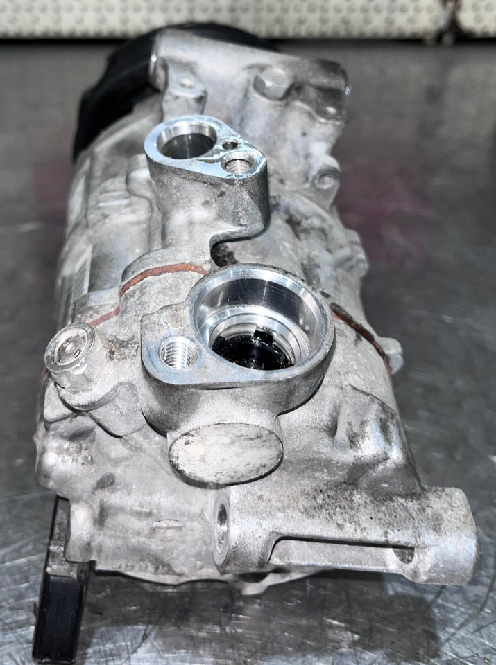 AUDI A/C Compressor 8W5816803 - Compresor de aire acondicionado: foto 2 AUDI A/C Compressor 8W5816803 - Compresor de aire acondicionado: foto 2