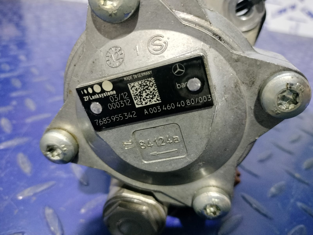 MERCEDES-BENZ - Bomba de dirección para Camión: foto 3 MERCEDES-BENZ - Bomba de dirección para Camión: foto 3