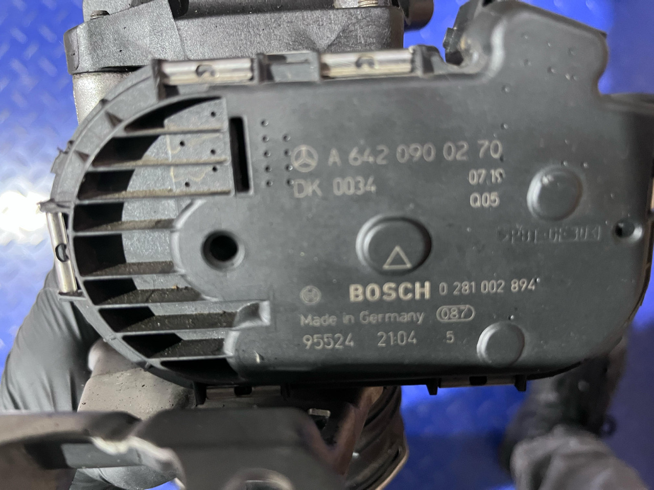 Mercedes Benz Intake Pipe and Throttle A6420901637 / A6420900270 - Sistema de admisión de aire: foto 3 Mercedes Benz Intake Pipe and Throttle A6420901637 / A6420900270 - Sistema de admisión de aire: foto 3