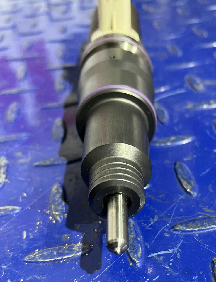 VOLVO 20929906 - Inyector: foto 2 VOLVO 20929906 - Inyector: foto 2