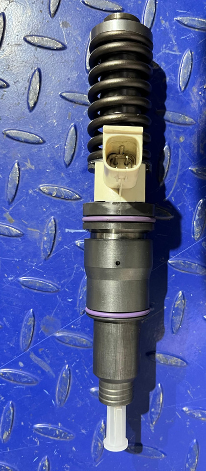 VOLVO 20929906 - Inyector: foto 1 VOLVO 20929906 - Inyector: foto 1