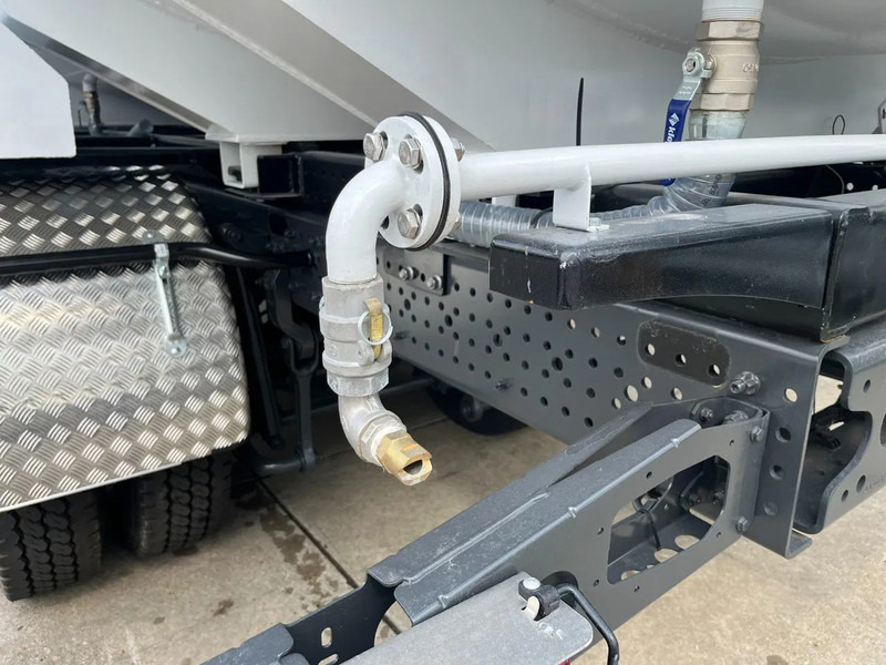 Camión cisterna nuevo Mercedes-Benz Arocs 4040 6x6 Water Tank Truck: foto 13