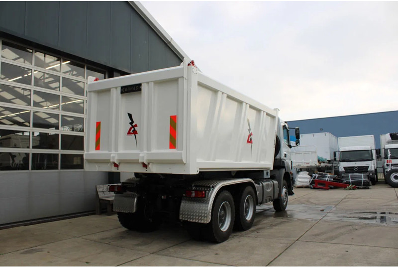 Mercedes-Benz Axor 3344 K 6x4 Tipper Truck - Camión volquete: foto 4 Mercedes-Benz Axor 3344 K 6x4 Tipper Truck - Camión volquete: foto 4