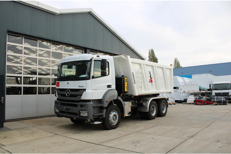 Mercedes-Benz Axor 3344 K 6x4 Tipper Truck - Camión volquete: foto 2 Mercedes-Benz Axor 3344 K 6x4 Tipper Truck - Camión volquete: foto 2