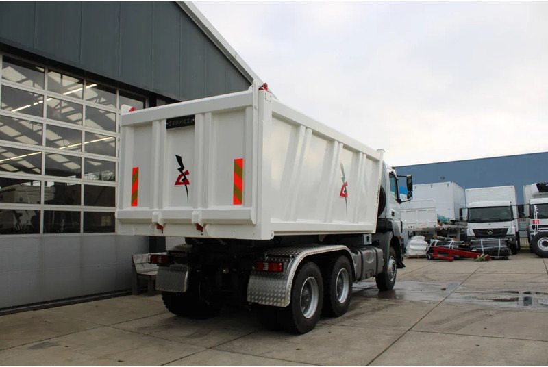 Mercedes-Benz Axor 3344 K 6x4 Tipper Truck - Camión volquete: foto 4 Mercedes-Benz Axor 3344 K 6x4 Tipper Truck - Camión volquete: foto 4