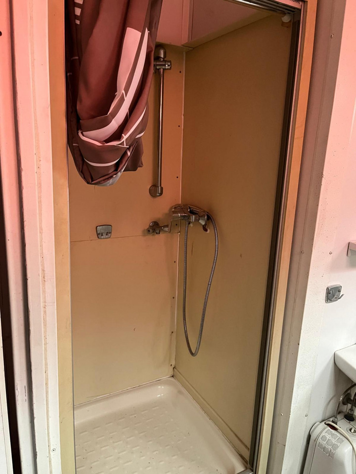 Abrollcontainer Containeranlage für Asbestsanierung - Camión multibasculante: foto 2 Abrollcontainer Containeranlage für Asbestsanierung - Camión multibasculante: foto 2