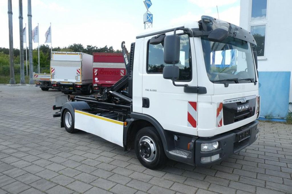 MAN TG-L 8.180 Abrollkipper - Camión multibasculante: foto 2 MAN TG-L 8.180 Abrollkipper - Camión multibasculante: foto 2