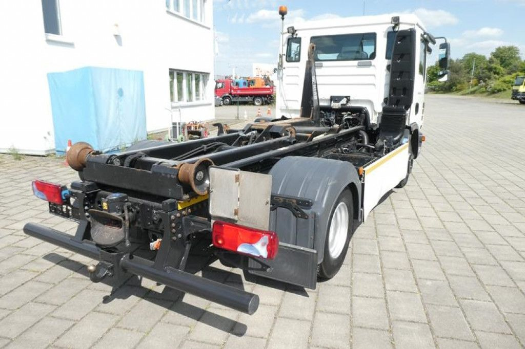 MAN TG-L 8.180 Abrollkipper - Camión multibasculante: foto 4 MAN TG-L 8.180 Abrollkipper - Camión multibasculante: foto 4