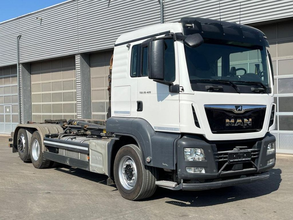 MAN TG-S 26.420/6x2 Abrollkipper - Camión multibasculante: foto 2 MAN TG-S 26.420/6x2 Abrollkipper - Camión multibasculante: foto 2