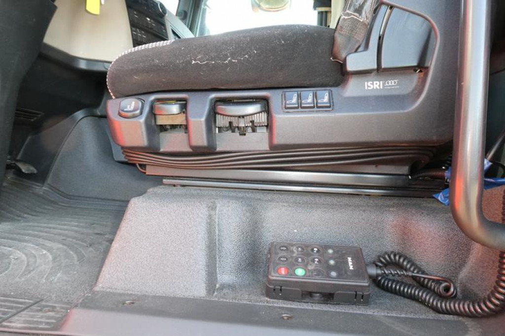 MAN TG-X 24.500 6x2-4 LL-U Pritsche Maschinentransporter - Camión caja abierta: foto 4 MAN TG-X 24.500 6x2-4 LL-U Pritsche Maschinentransporter - Camión caja abierta: foto 4