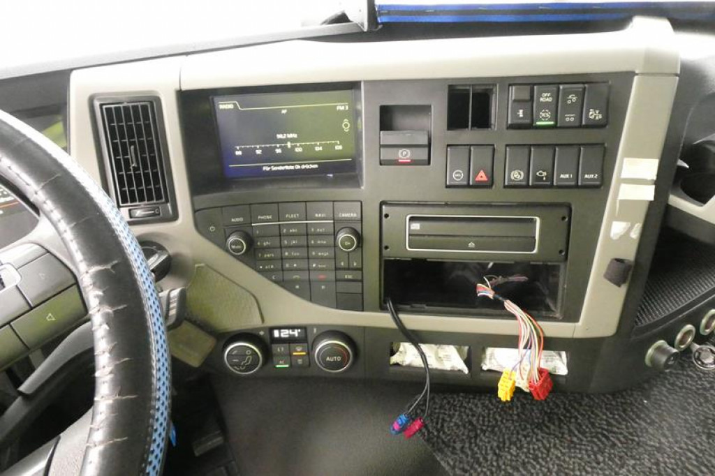 Camión caja abierta, Camión grúa VOLVO (S) Truck FM 420 6x2 Pritsche Heckkran 27m t,Funk,Jib ,E6: foto 7 Camión caja abierta, Camión grúa VOLVO (S) Truck FM 420 6x2 Pritsche Heckkran 27m t,Funk,Jib ,E6: foto 7