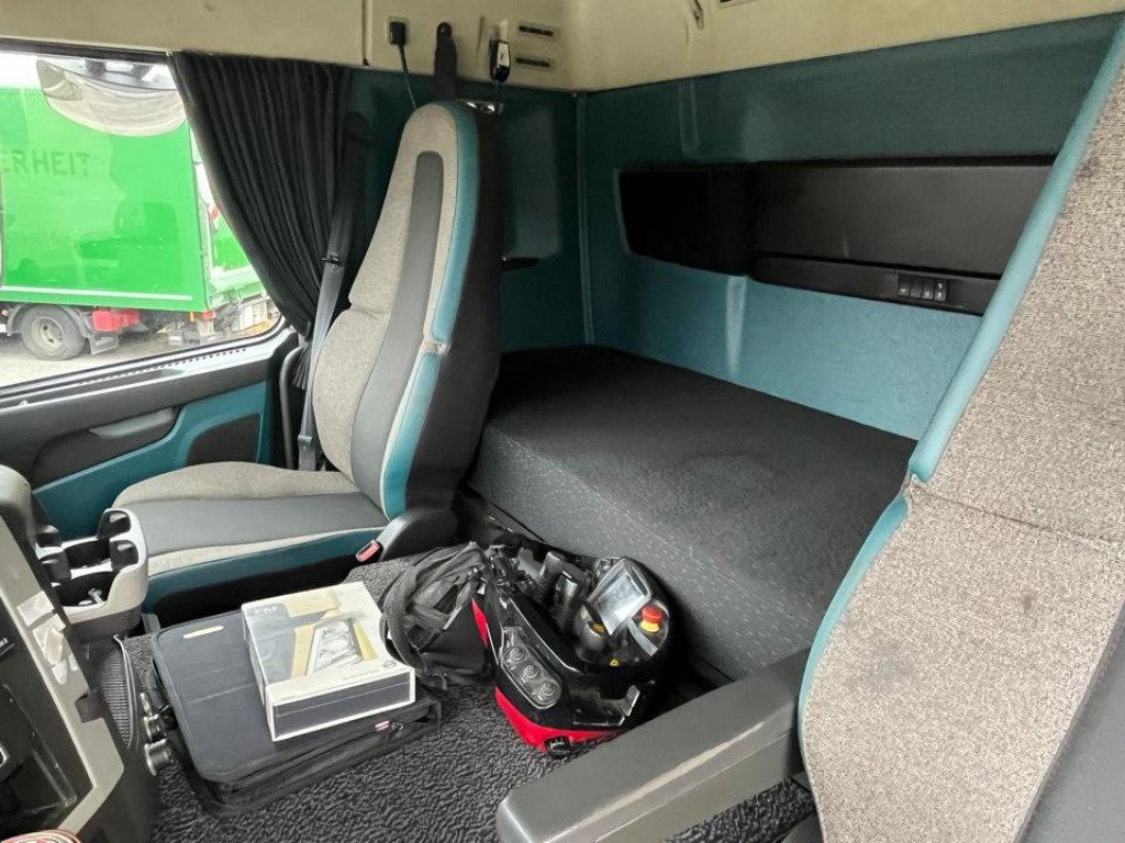 VOLVO (S) Truck FM 420 6x2 Pritsche Heckkran 27m t,Funk,Jib ,E6 - Camión caja abierta, Camión grúa: foto 3 VOLVO (S) Truck FM 420 6x2 Pritsche Heckkran 27m t,Funk,Jib ,E6 - Camión caja abierta, Camión grúa: foto 3