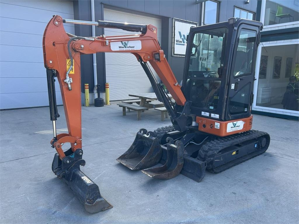 Hitachi ZX26U-6 (9989) - Miniexcavadora: foto 2 Hitachi ZX26U-6 (9989) - Miniexcavadora: foto 2