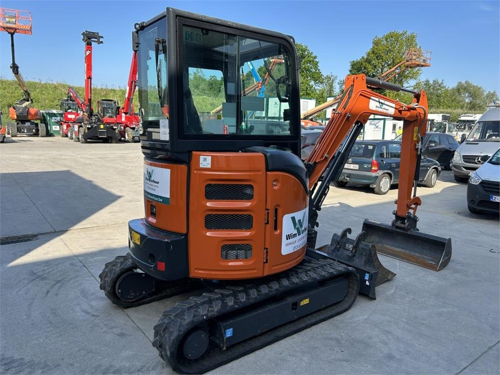 Hitachi ZX26U-6 (9989) - Miniexcavadora: foto 5 Hitachi ZX26U-6 (9989) - Miniexcavadora: foto 5